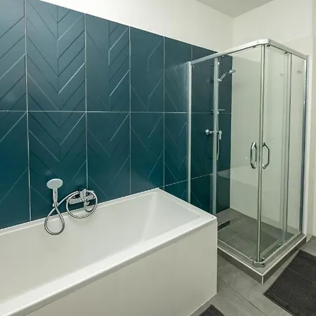Appartement With Terrace - L12 *