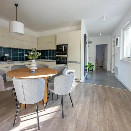 Appartement With Terrace - L12