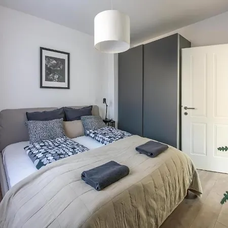 Appartement With Terrace - L12 *