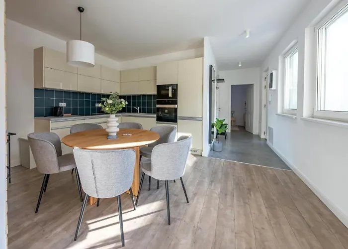 Apartment With Terrace - L12